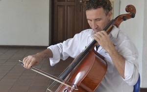 MASSIMILIANO AGELAO, DIRECTOR DE LA ORQUESTA DE CAMARA DE BOLIVAR