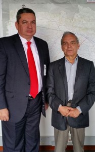 Dr. Carlos Granadillo Vásquez y el Dr. Ricardo Bonilla, secretarios de Hacienda de Cartagena y Bogotá respectivamente, durante la firma del convenio Si Capital